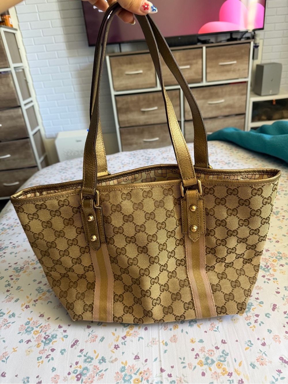 Gucci Tan Brown GG Canvas Tote with Gold Trim - Picture 2 of 11